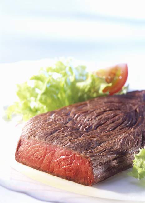 Beef fillet with salad — Stock Photo
