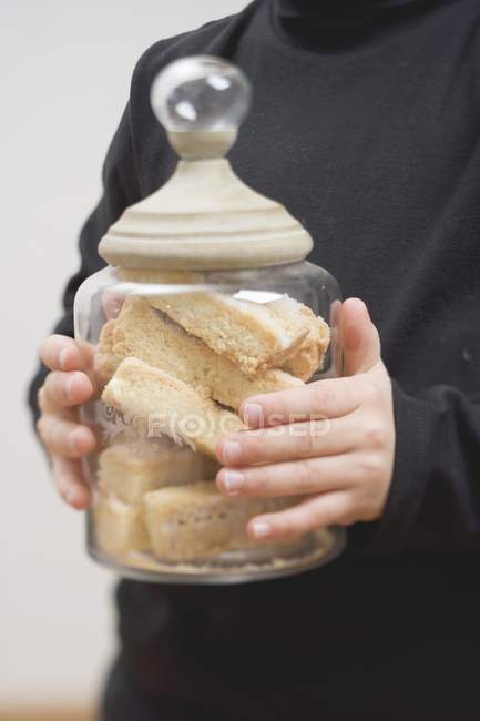Баночка, повна короткого хліба — стокове фото