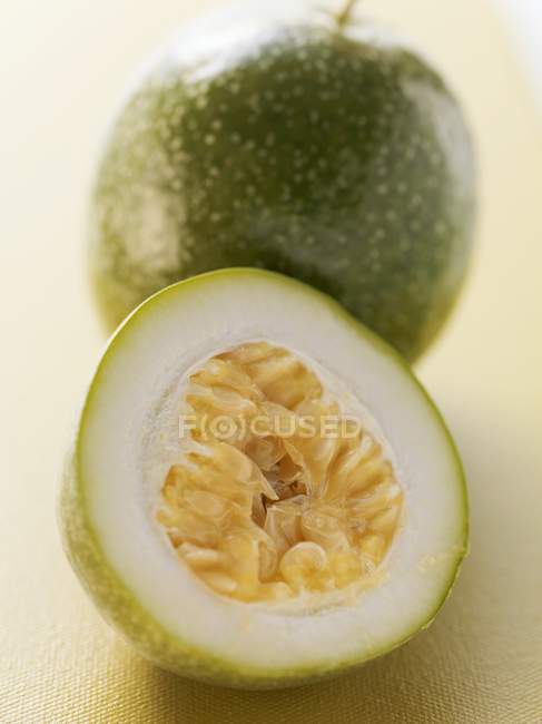 Fruta verde de la pasión - foto de stock
