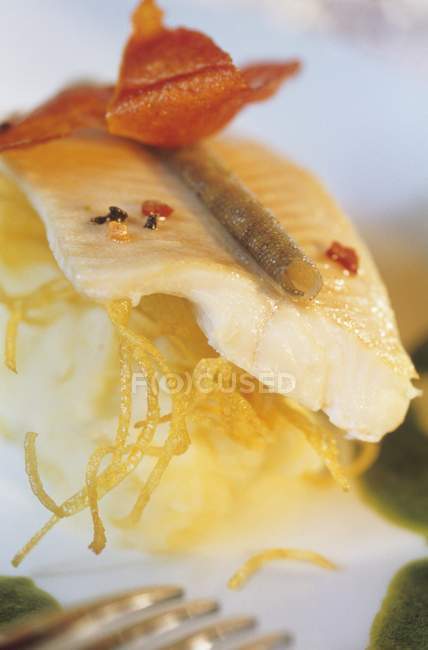 Fish fillet with potato straw on fork — Stock Photo