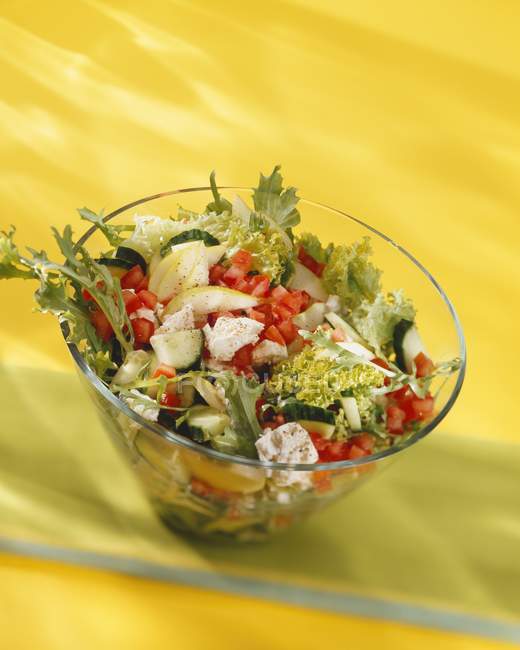 Gemischter Salat mit Käse — Stockfoto
