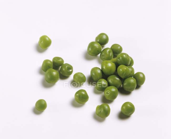 Frische grüne Erbsen — Stockfoto