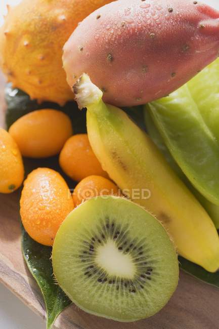 Экзотические фрукты — стоковое фото