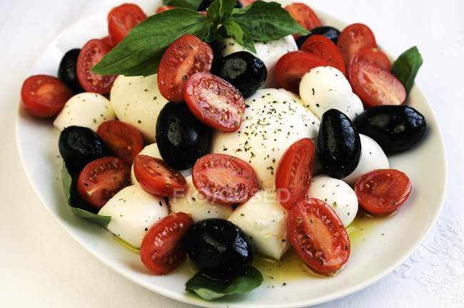 Mozzarella with tomatoes and olives — Stock Photo