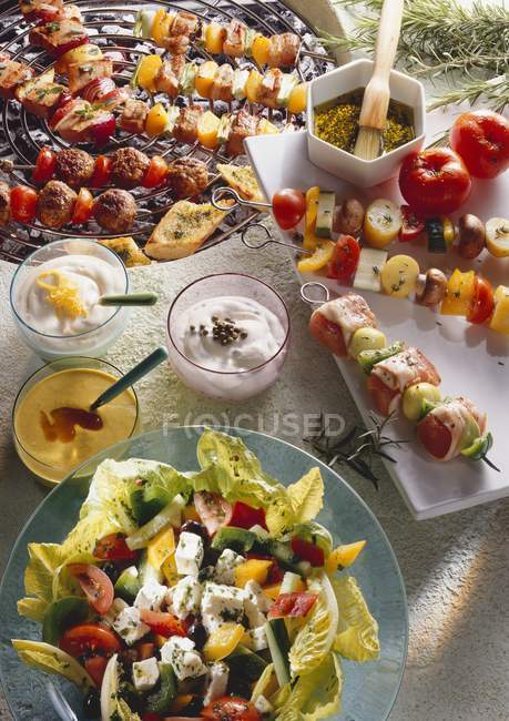 Mixed kebabs for grilling — Stock Photo