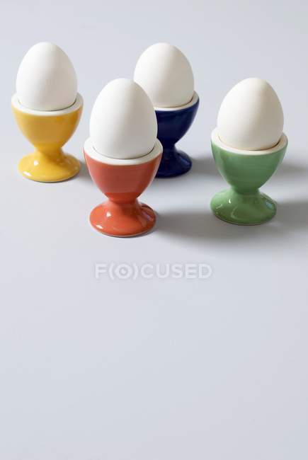 Белые вареные яйца — стоковое фото