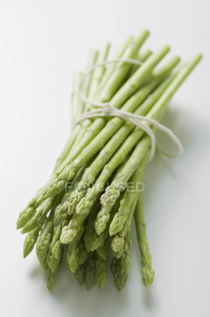 Pacote de espargos verdes — Fotografia de Stock