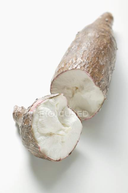 Gros plan sur le manioc cassé — Photo de stock