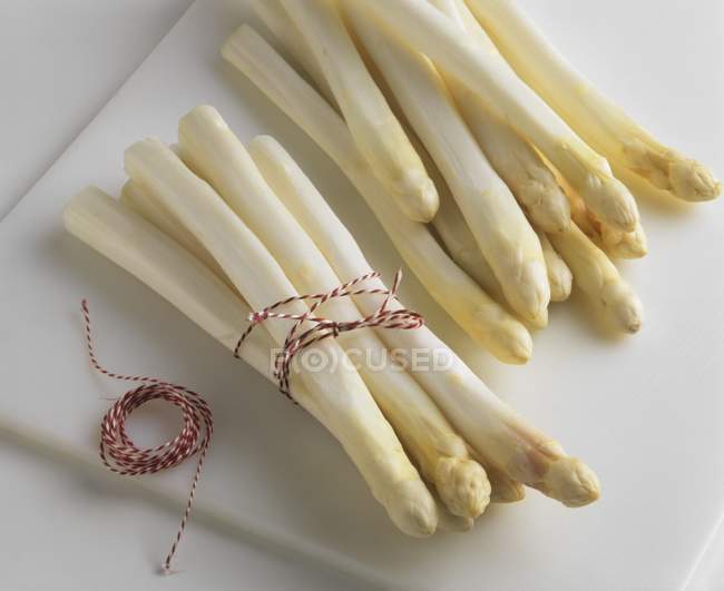 Bundles of peeled asparagus — Stock Photo