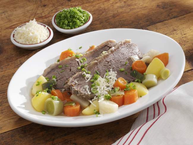Boiled beef with vegetables — Stock Photo