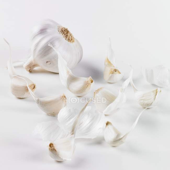 Lampadina di aglio e chiodi di garofano — Foto stock