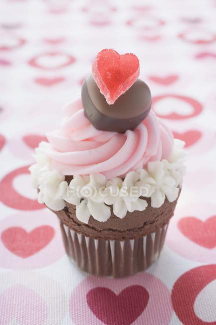 Cupcake decorated for Valentines Day — Stock Photo