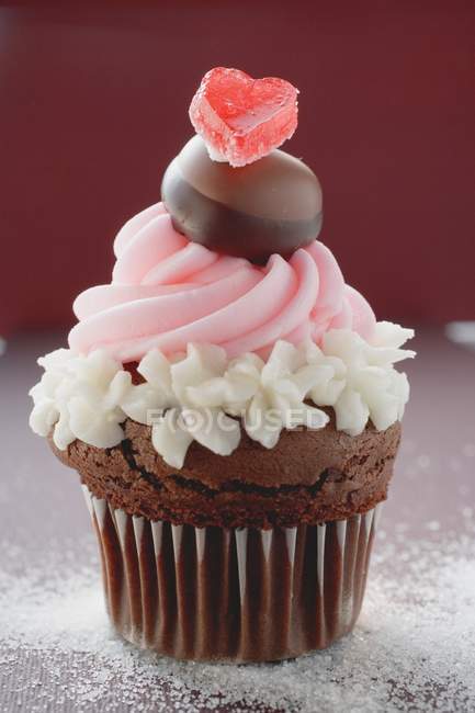 Cupcake zum Valentinstag dekoriert — Stockfoto
