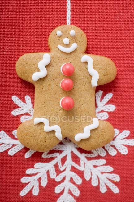 Gingerbread man with snowflake — Stock Photo