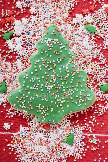 Christmas tree biscuit with coloured sprinkles — Stock Photo