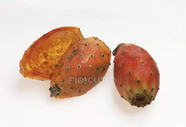 Whole and halved prickly pears — Stock Photo