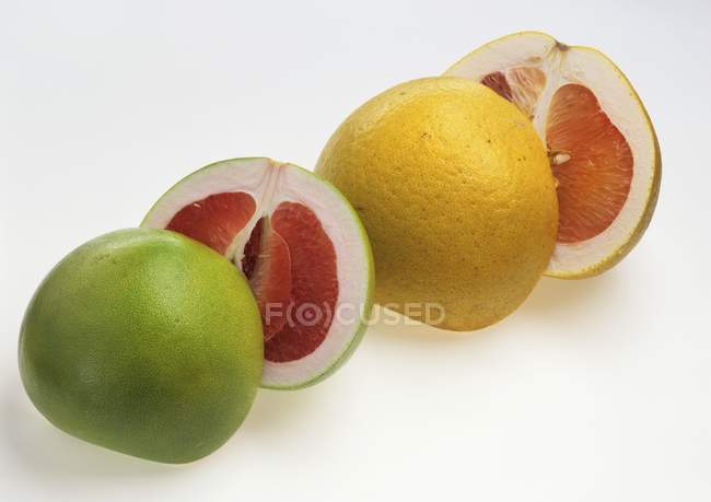 Pomelo and pink grapefruit — Stock Photo