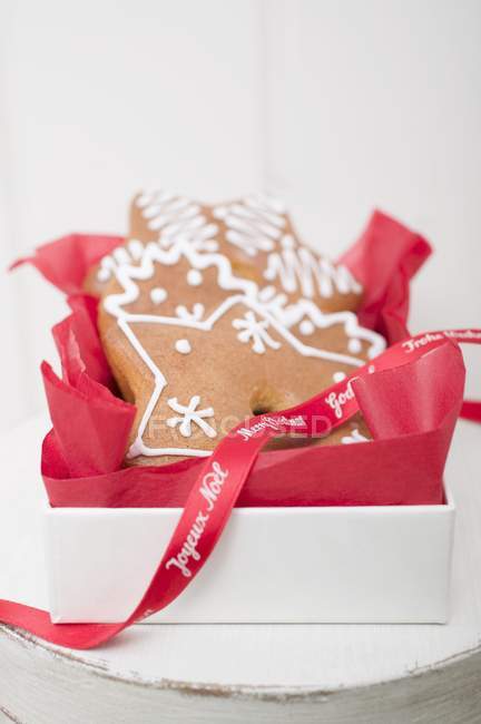 Decorated gingerbread in box — Stock Photo