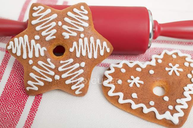 Gingerbread and rolling pin — Stock Photo
