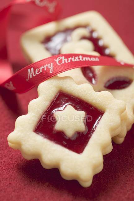 Jam biscuits with ribbon — Stock Photo