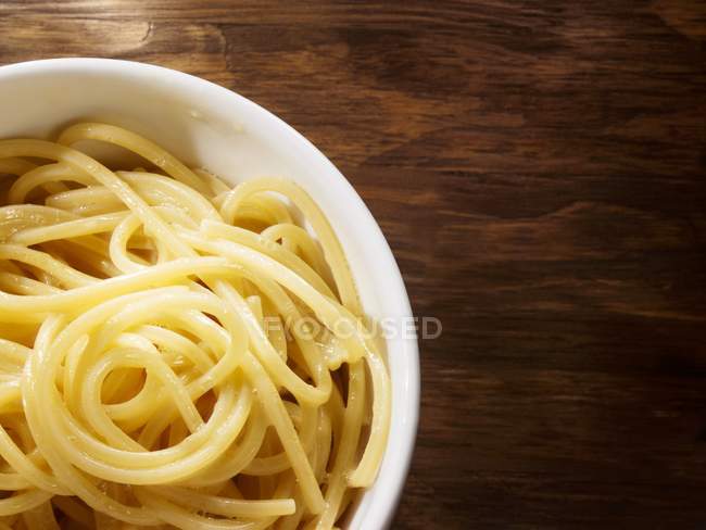 Espaguetis con aceite de oliva - foto de stock