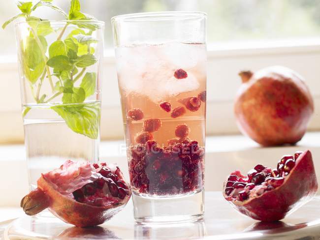 Vodka with grenadine and pomegranate seeds — Stock Photo