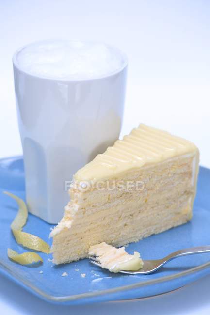 Pedaço de bolo de creme de limão — Fotografia de Stock