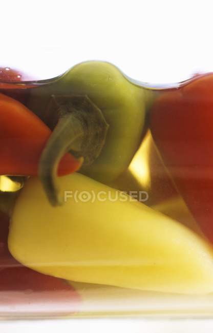 Pickled pimentas coloridas — Fotografia de Stock