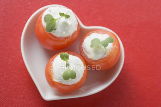 Tomatoes with soft cheese — Stock Photo