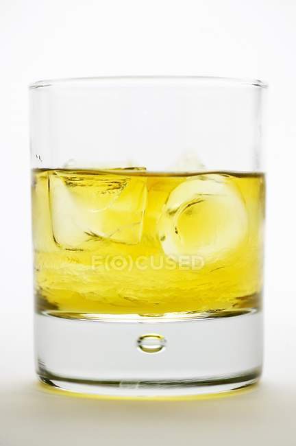 Coquetel Rusty Nail com Scotch e Drambuie — Fotografia de Stock