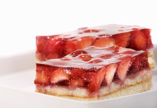 Strawberry cake with gelatine — Stock Photo