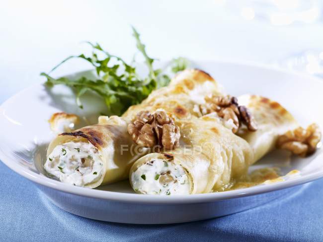 Cannelloni with fresh goat cheese — Stock Photo