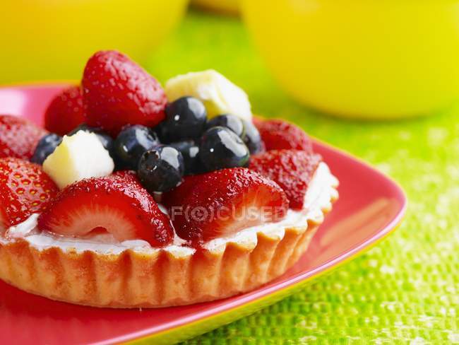 Erdbeer-Blaubeer-Torte — Stockfoto