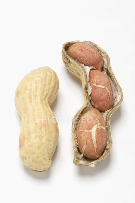 Unshelled peanut and opened — Stock Photo