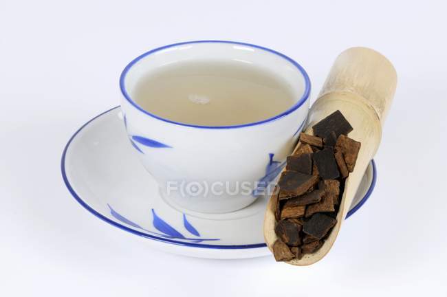 Eucommia thé à l'écorce — Photo de stock