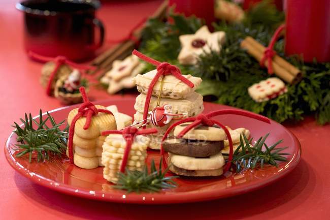 Plate of assorted Christmas biscuits — Stock Photo
