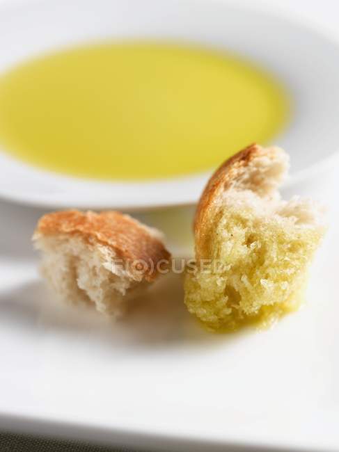Pane croccante con olio — Foto stock
