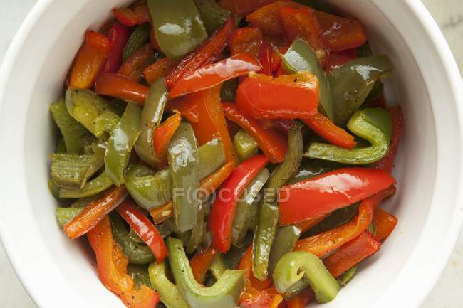 Bowl of Sauteed Red and Green Bell Peppers — Stock Photo
