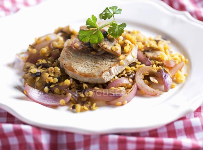 Pork chop with lentils and red onions — Stock Photo