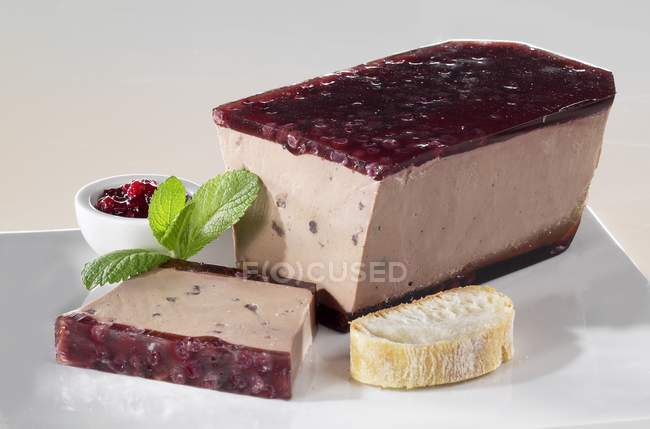 Closeup view of chicken liver pate with cranberry jam — Stock Photo