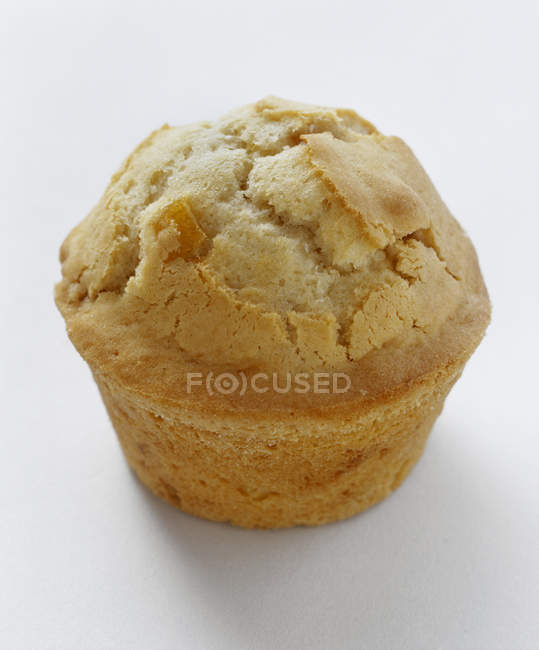 Pfirsich-Muffin im Papierkorb — Stockfoto