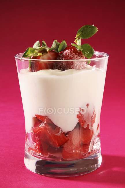 Strawberry yoghurt in glass — Stock Photo
