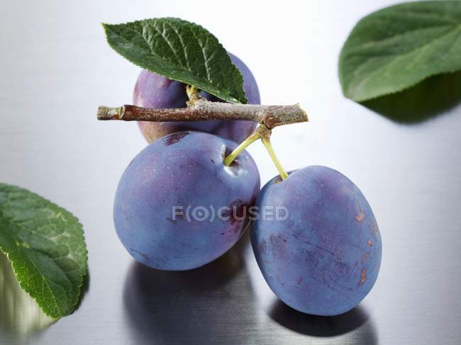 Ripe sweet plums — Stock Photo