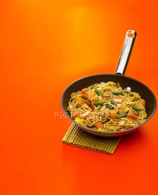 Vegetable chop suey with noodles — Stock Photo