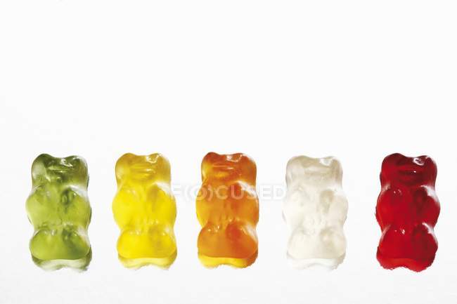 Gummi ours dans une rangée — Photo de stock