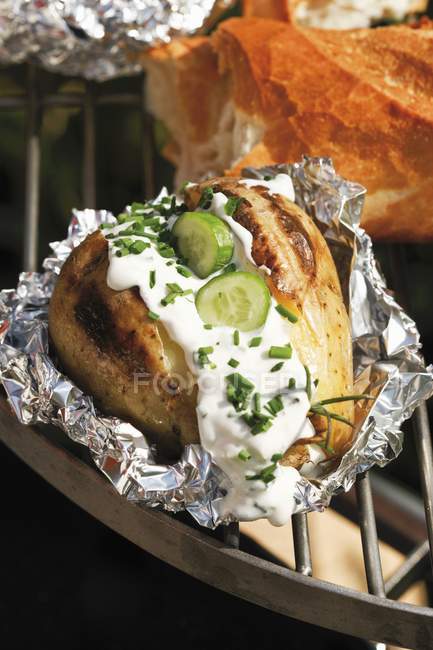 Baked potato with chive sauce — Stock Photo