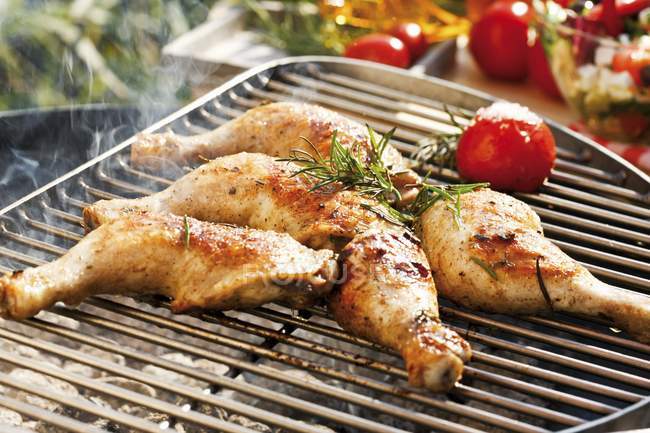 Barbecued chicken legs with rosemary — Stock Photo
