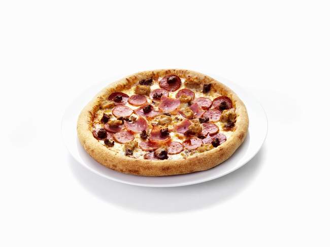 Mince and salami pizza — Stock Photo