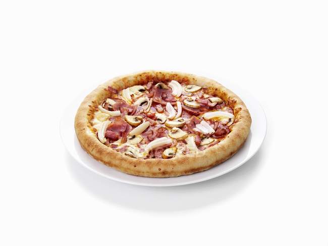 Ham with mushrooms and onion pizza — Stock Photo