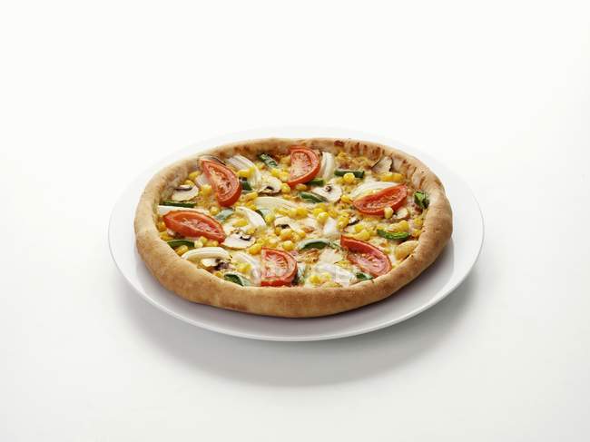 Pizza vegetal com milho doce — Fotografia de Stock